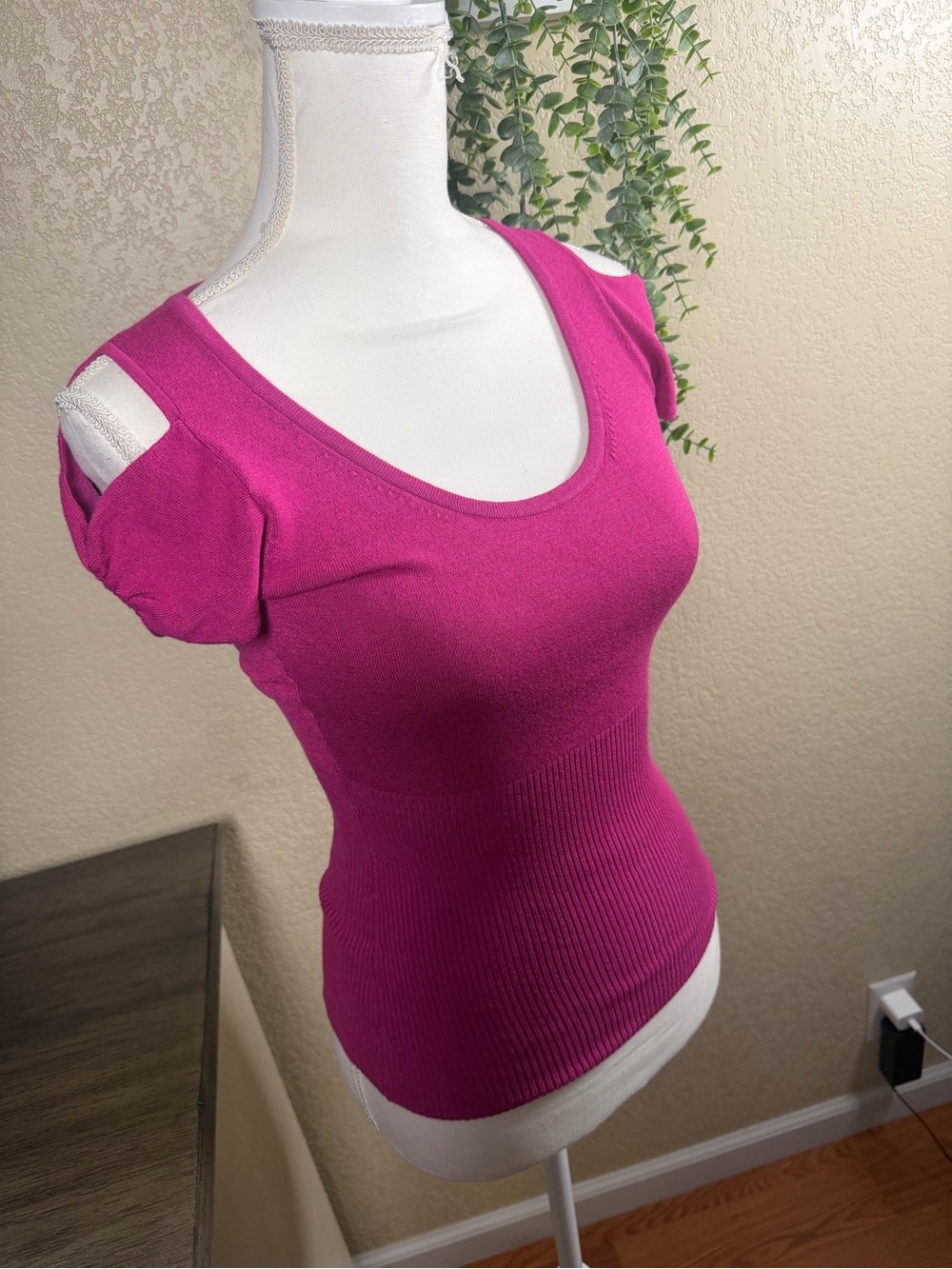 bebe Magenta Cold-Shoulder Scoop Neck Tank Top - Picture 2 of 5